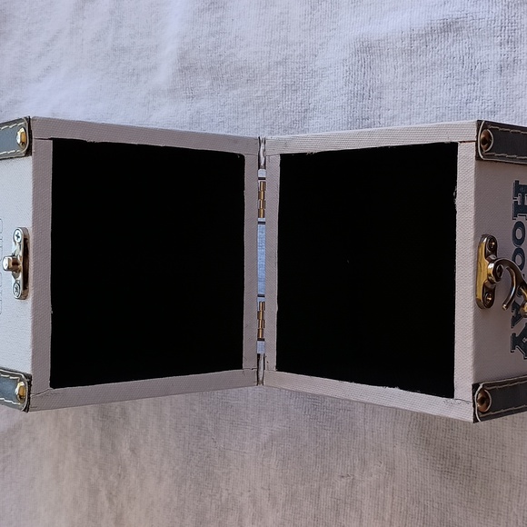 Elements Decorative Canvas Wine Gift Box - Picture 4 of 5